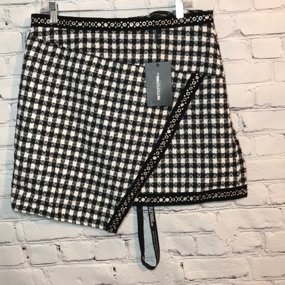 PrettyLittleThing Dresses & Skirts - NWT Prettlittlething Black White Houndstooth Skirt